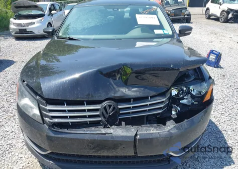 2014 Volkswagen Passat 2.5L Wolfsburg Edition z USA, uszkodzony, nr VIN 1VWAP7A31EC003851